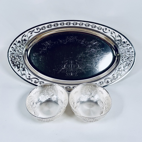 Oval Tray with 2 Bowls 